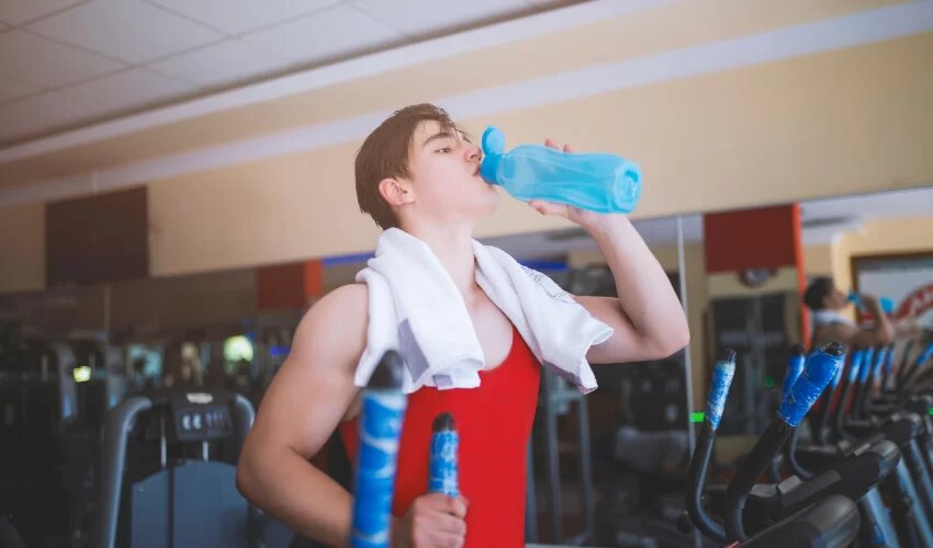 hidratación durante el entrenamiento deportivo